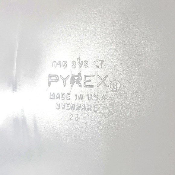 Vintage Pyrex Verde 2.5 qt casserole dish with lid - Picture 10 of 12